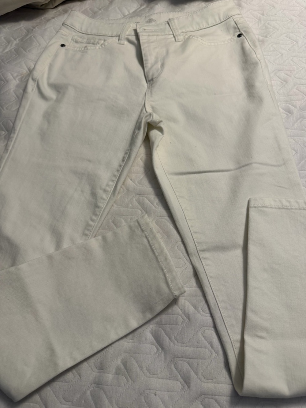 St. John's Bay Women's Skinny Jeans in Off-White